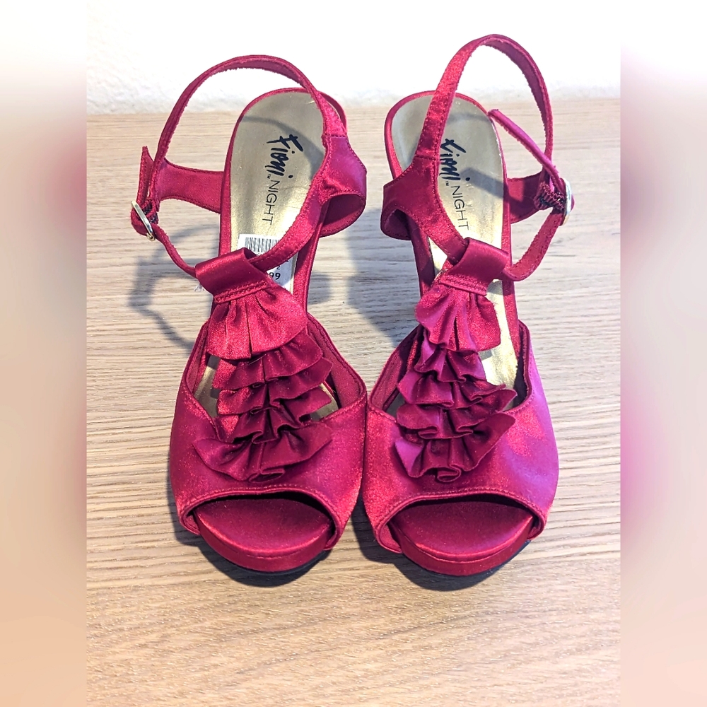 Fioni Night Raspberry Red Women's Pump Heels (7.5)